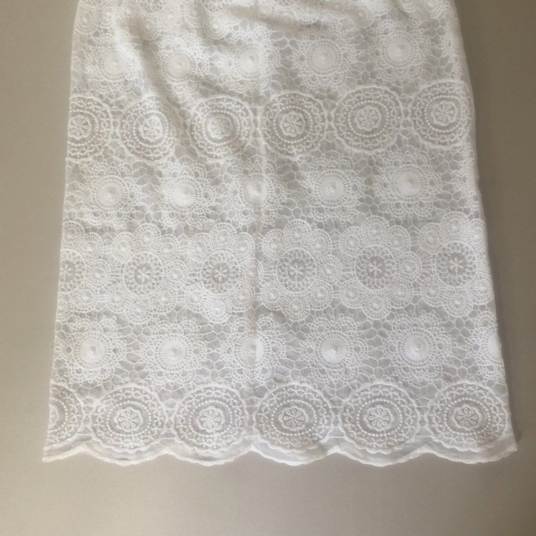 Dolly lace garterized white skirt (Category: Skirts) located in San Fernando. Submitted by 100perscent (Listing ID 1434757069, Image 3). Description: Size: XS - S.