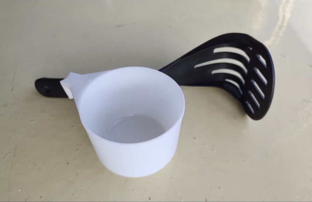 Elegance Kitchen Compost (Category: Waste Bins & Bags) located in Kuala Lumpur. Submitted by wearablemy (Listing ID 1434684255, Image 2). Description: - Elegance kitchen compost bin. - Designed for recycling food waste. - Includes a cup and a tool. - Equipped with a spigot for drainage. - Create Baja kompos waste from food items - Light green color bin Brand new never used before Price Not include postage .