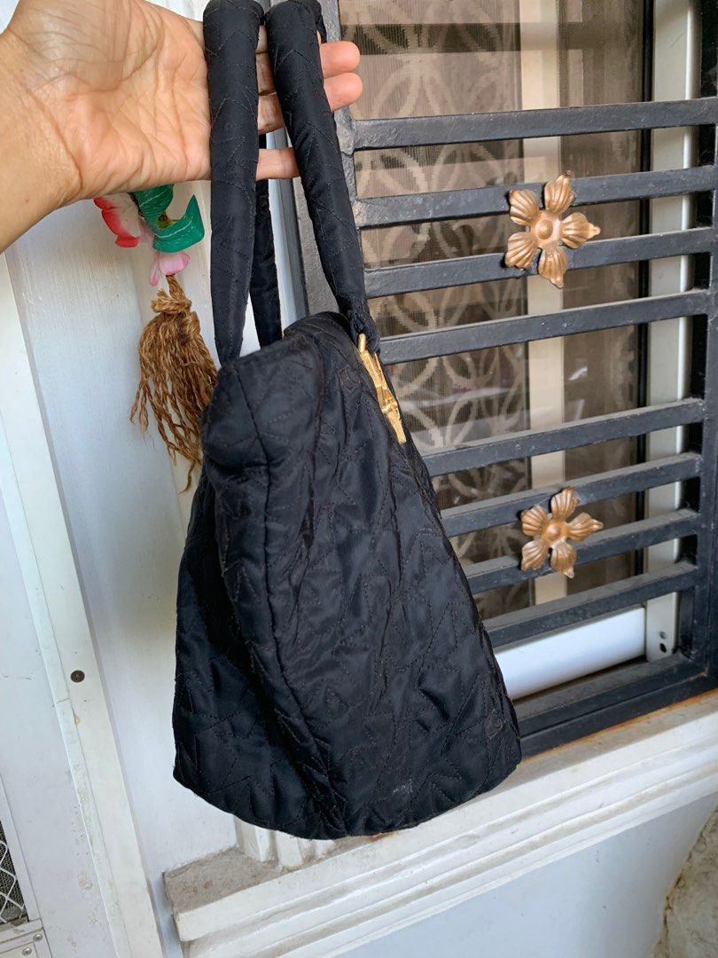 Enrico Coveri Nylon Bag (Category: Shoulder Bags) located in Taguig. Submitted by madisam (Listing ID 1434803755, Image 2). Description: preloved size height:8 inches widht : 12 inches .