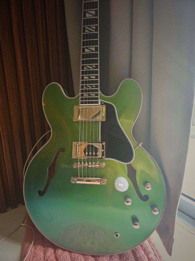 Epiphone ES 335 Futura - Dragonfly shift (Category: Musical Instruments) located in Manila. Submitted by palemoon2023 (Listing ID 1433876626, Image 1). Description: For Sale! 101% Original. Brand New. The Epiphone Futura ES-355 (introduced just April 2026) is a modern, high-performance semi-hollowbody guitar featuring unique Chromashift finishes , Dragonfly, stainless steel frets, and ProBucker™ Ignite pickups. Designed for modern playability, it