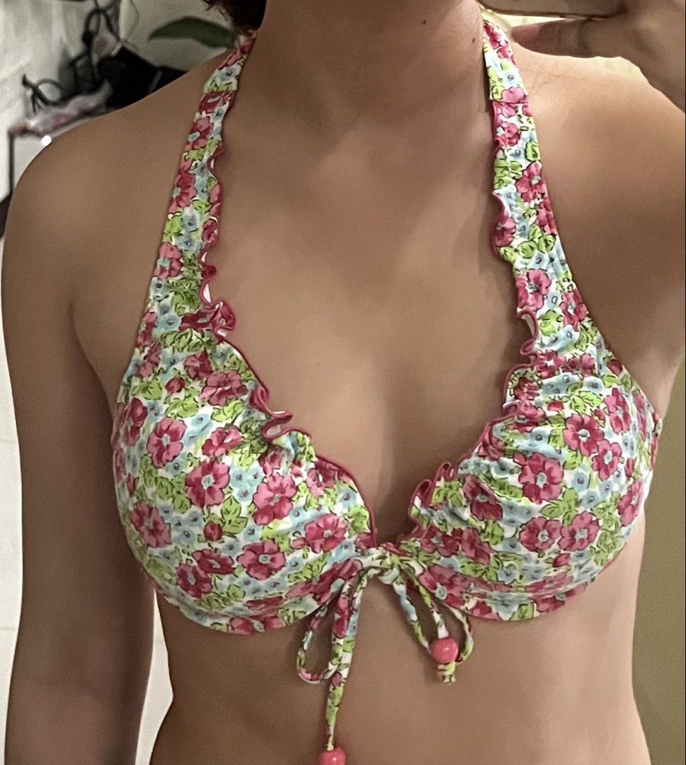 floral bikini top (Category: Bikinis & Swimsuits) located in Silang. Submitted by sh0pahol1c (Listing ID 1363676803, Image 1). Description: in a very good condition.