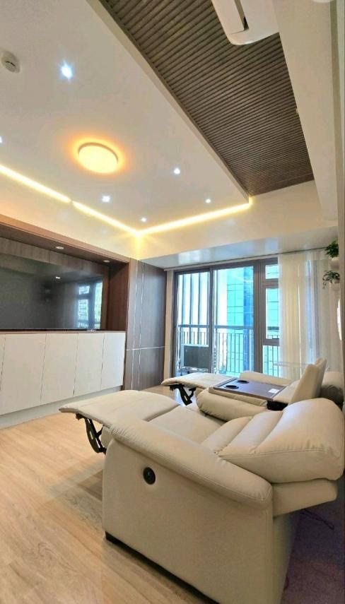 For Lease: Park Triangle Residences (Category: Apartments & Condos) located in Manila. Submitted by renz_yao (Listing ID 1434658808, Image 1). Description: For Lease: Park Triangle Residences 2BR-82sqm Nicely furnished With dishwasher With built in oven 1 parking slot 125,000 0917 881 3530 Renz Yao REMAX Capital PRC REB 0033544.