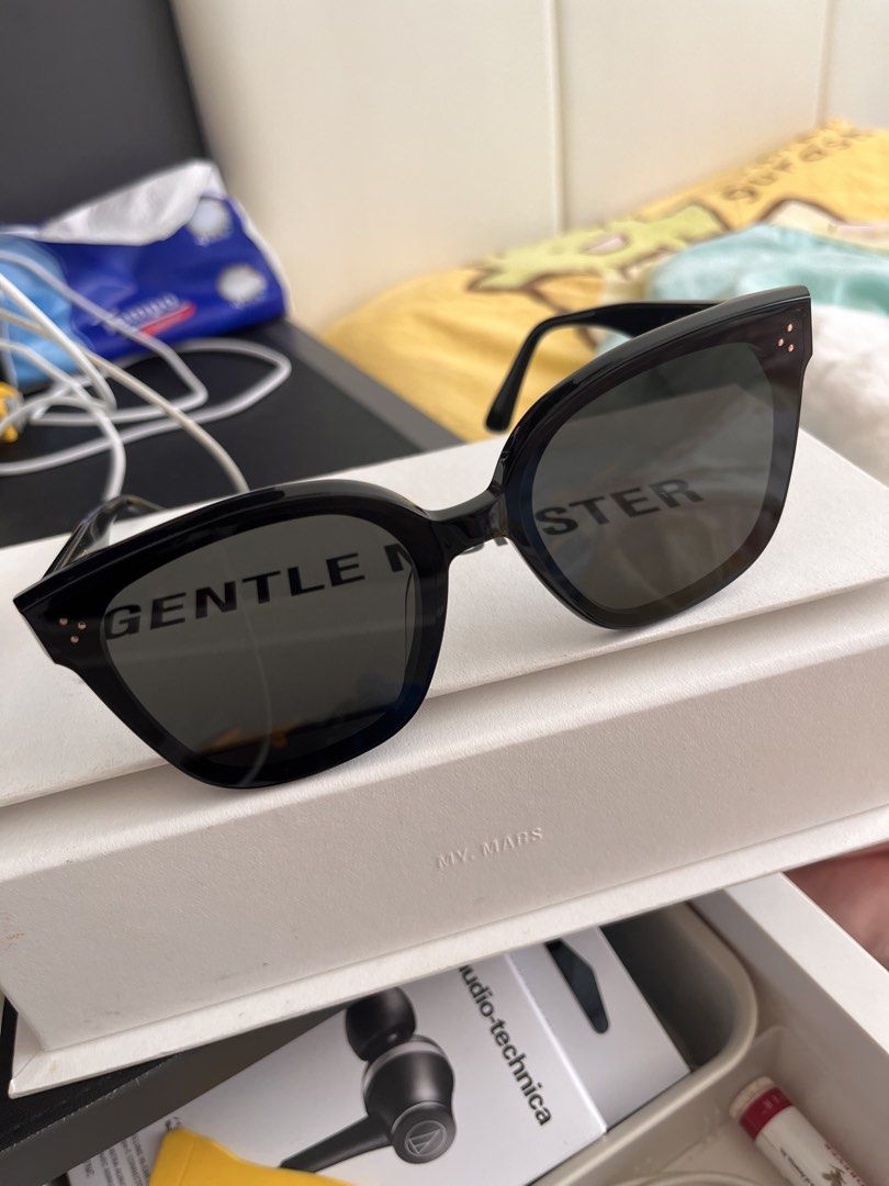 Gentle Monster （分類：眼鏡）位於 Hong Kong。 由 jayccheung 提交（商品編號 1434608564，圖片 3）。簡介： Gentle Monster -Rick，購於海港城，勁少戴(大概戴咗2-3次) https://hbx.com/tc/men/brands/gentle-monster/rick-01-blk?srsltid=AfmBOoqbQgcUV3XUonRTnAl-lgxneXY5xceUrE32KEFnAK_saeJDbu5p。