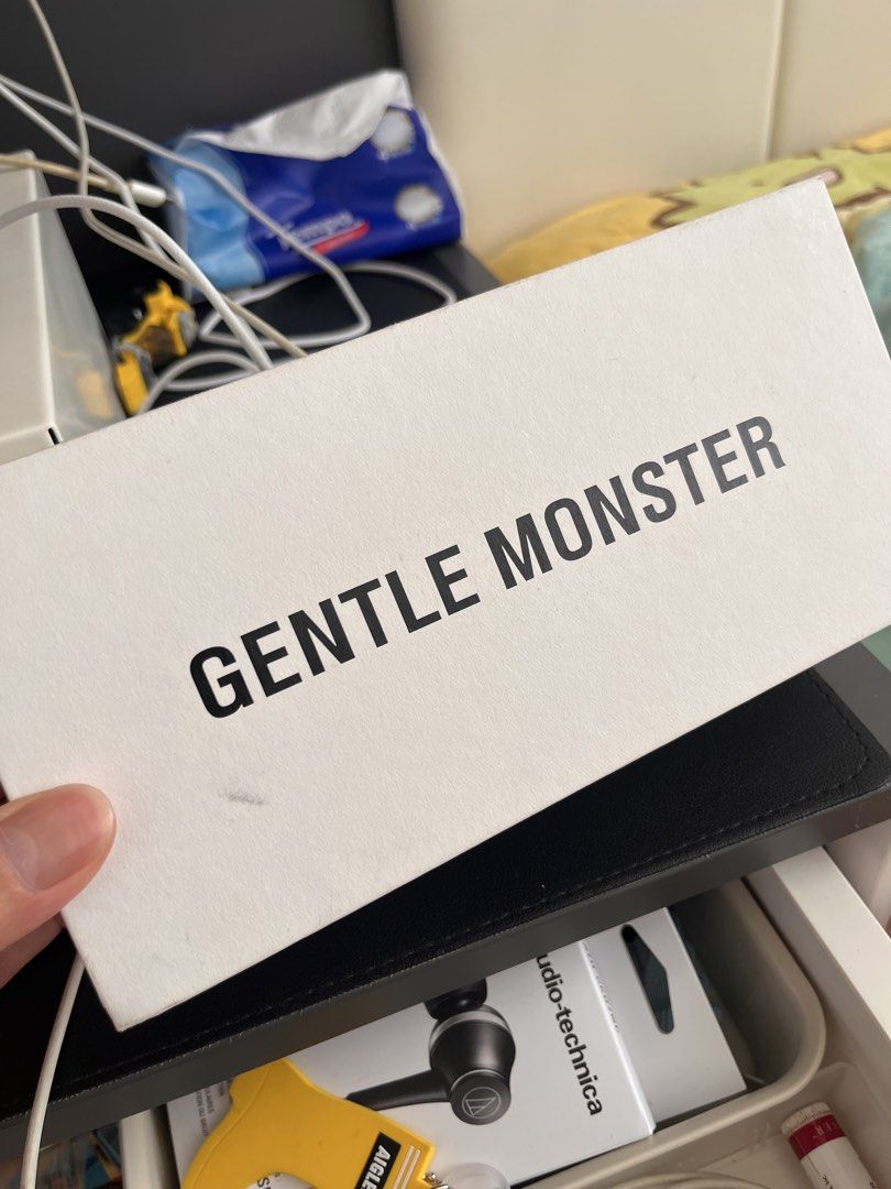 Gentle Monster （分類：眼鏡）位於 Hong Kong。 由 jayccheung 提交（商品編號 1434608564，圖片 8）。簡介： Gentle Monster -Rick，購於海港城，勁少戴(大概戴咗2-3次) https://hbx.com/tc/men/brands/gentle-monster/rick-01-blk?srsltid=AfmBOoqbQgcUV3XUonRTnAl-lgxneXY5xceUrE32KEFnAK_saeJDbu5p。