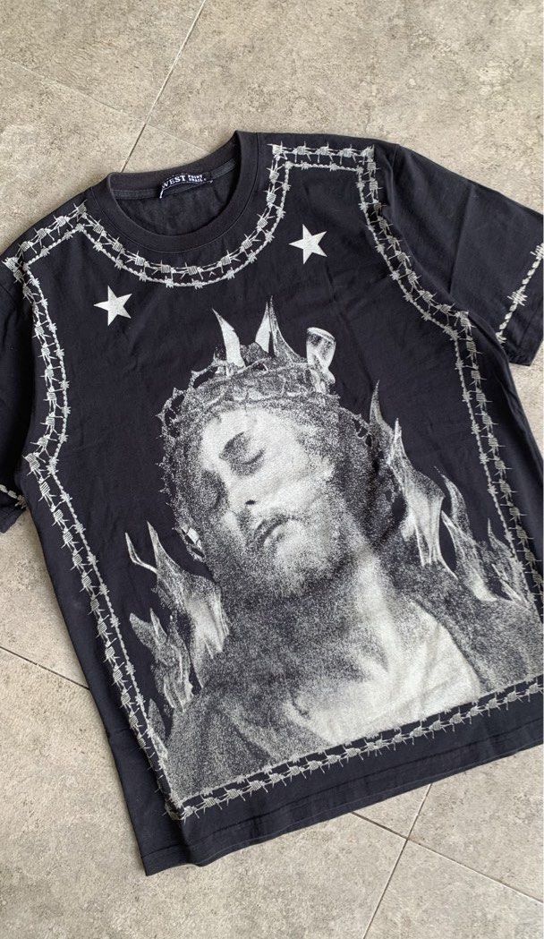 Givenchy Portrait Mirror Shirt (Category: Tshirts & Polo Shirts ) located in Magalang. Submitted by surebin (Listing ID 1433160496, Image 2). Description: Mirror print back 2 back shirt Dimes: 22x29 Very good condition For more details just send a message..