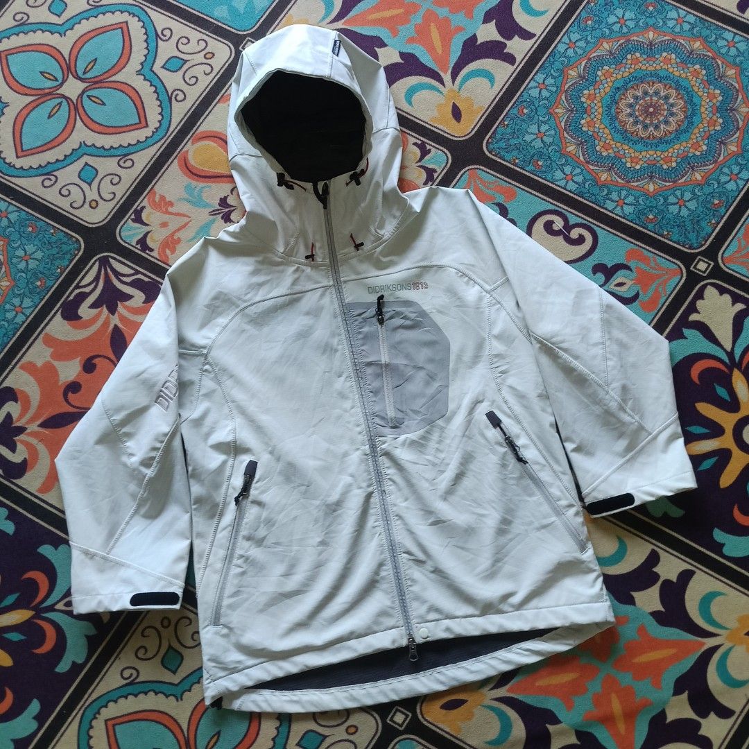 Gorpcore Didriksons Softshell Jacket (Category: Coats, Jackets and Outerwear) located in Cyberjaya. Submitted by rahmasstore (Listing ID 1434614470, Image 1). Description: S-M (21,27).