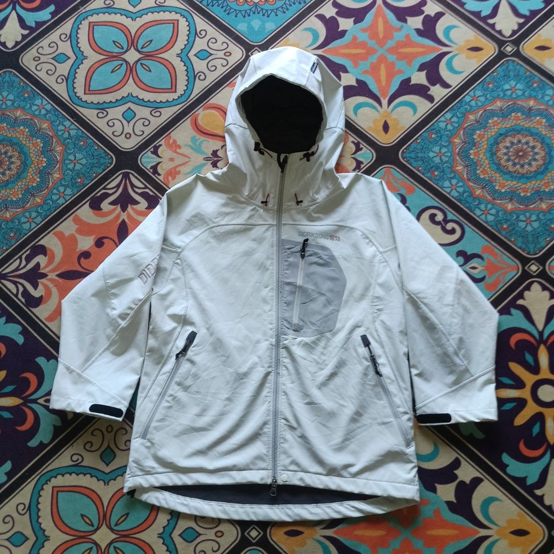 Gorpcore Didriksons Softshell Jacket (Category: Coats, Jackets and Outerwear) located in Cyberjaya. Submitted by rahmasstore (Listing ID 1434614470, Image 2). Description: S-M (21,27).