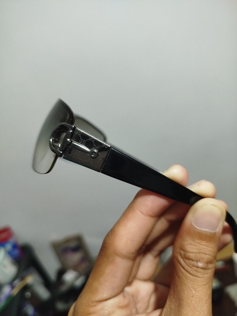Gucci Vintage Men's Sunglass (Category: Sunglasses & Eyewear) located in General Santos City (Dadiangas). Submitted by pureturtle_033 (Listing ID 1434714496, Image 3). Description: Malinis Makinis Susuotin nalang Authentic Legit Original.