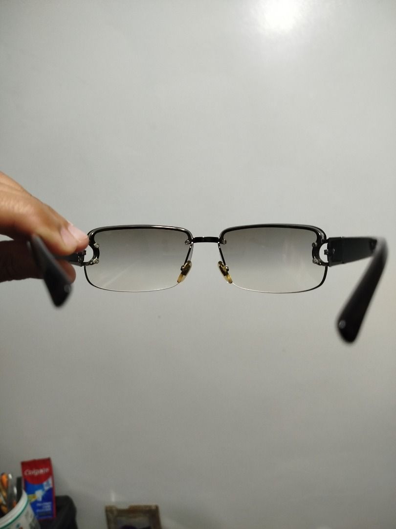 Gucci Vintage Men's Sunglass (Category: Sunglasses & Eyewear) located in General Santos City (Dadiangas). Submitted by pureturtle_033 (Listing ID 1434714496, Image 2). Description: Malinis Makinis Susuotin nalang Authentic Legit Original.