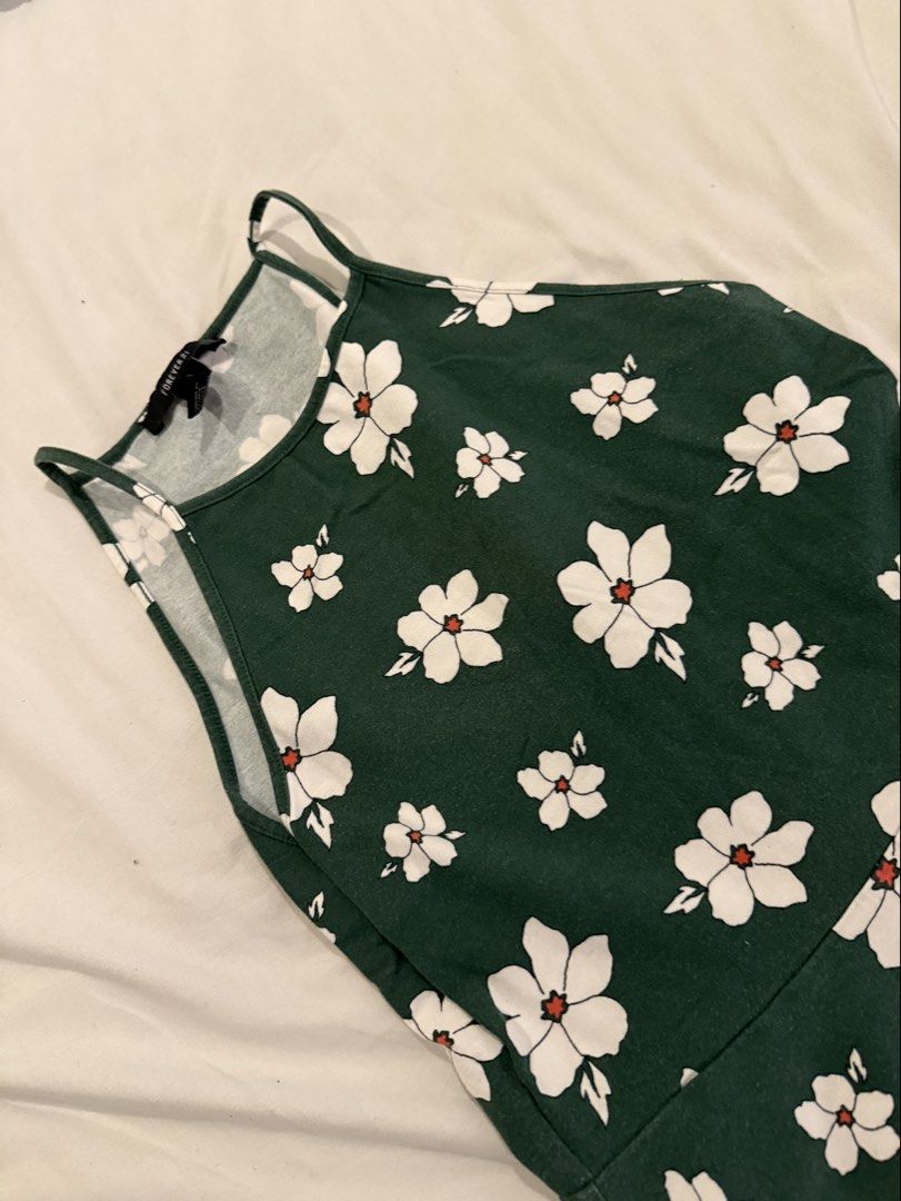 Halter fit and flare dress (Category: Dresses) located in Manila. Submitted by beyabei (Listing ID 1434602355, Image 2). Description: Forever 21 Green Floral Print Dress fit and flare.