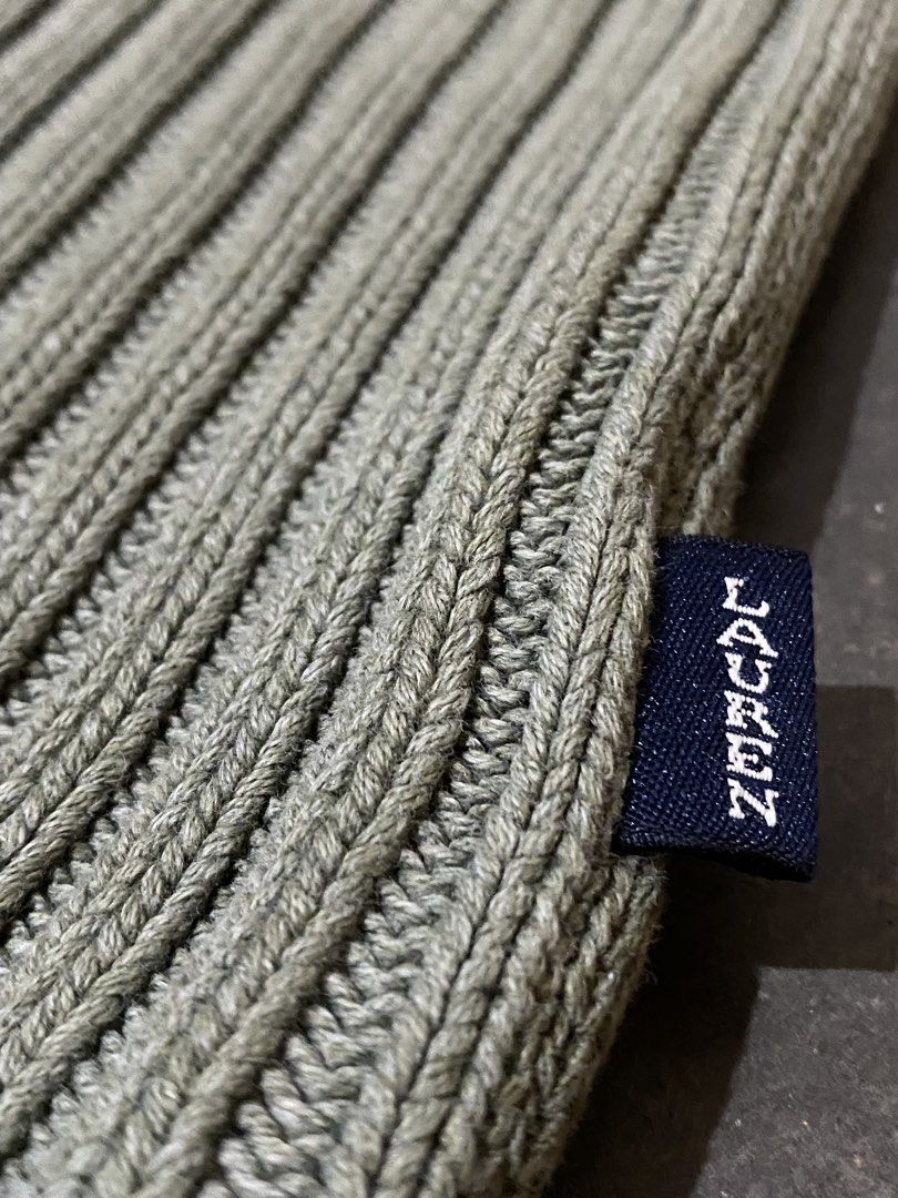 Heavy Lauren Ribbed Turtleneck Sweater (Category: Longsleeves) located in Baguio. Submitted by morii1 (Listing ID 1434601470, Image 3). Description: 23 in Length 21 in Width - feel free to asks other questions or send reasonable offers 🙏.