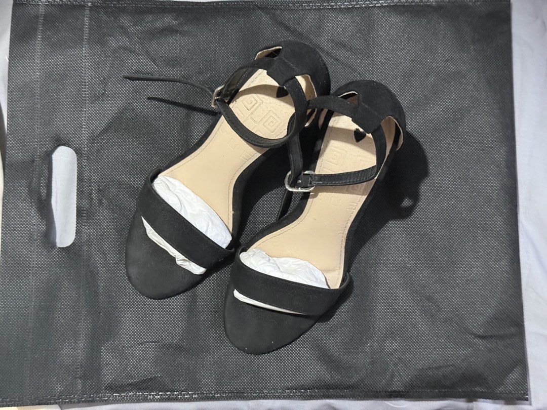 HUE Black Block Low Heel Sandals (Category: Heels) located in Quezon City. Submitted by ema02 (Listing ID 1434772700, Image 1). Description: Brand: HUE Heel Height: 2.5-3” .