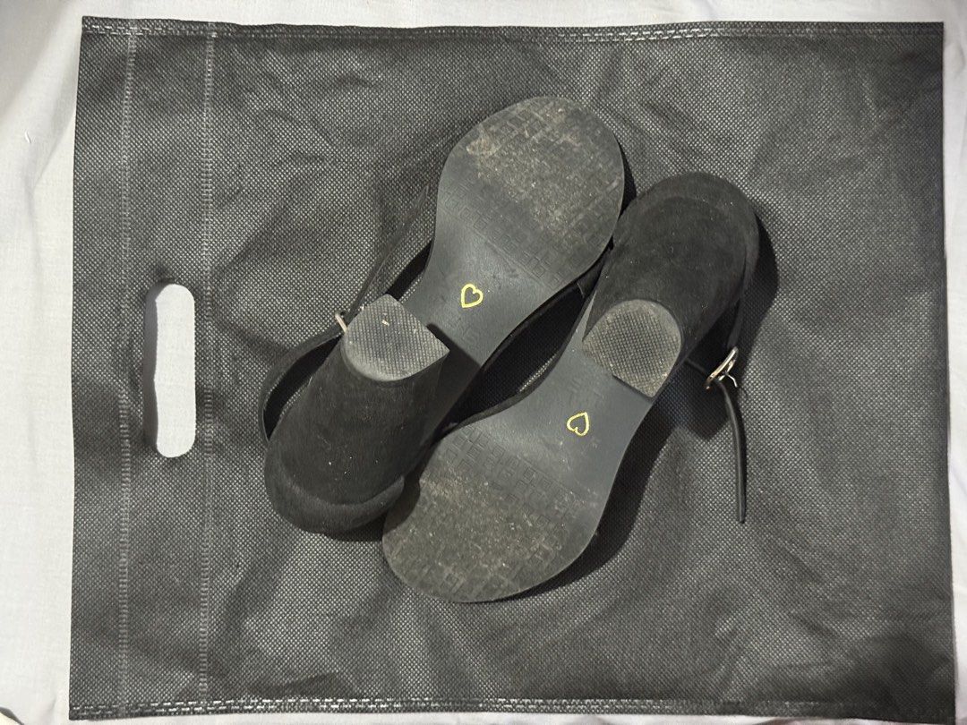 HUE Black Block Low Heel Sandals (Category: Heels) located in Quezon City. Submitted by ema02 (Listing ID 1434772700, Image 3). Description: Brand: HUE Heel Height: 2.5-3” .