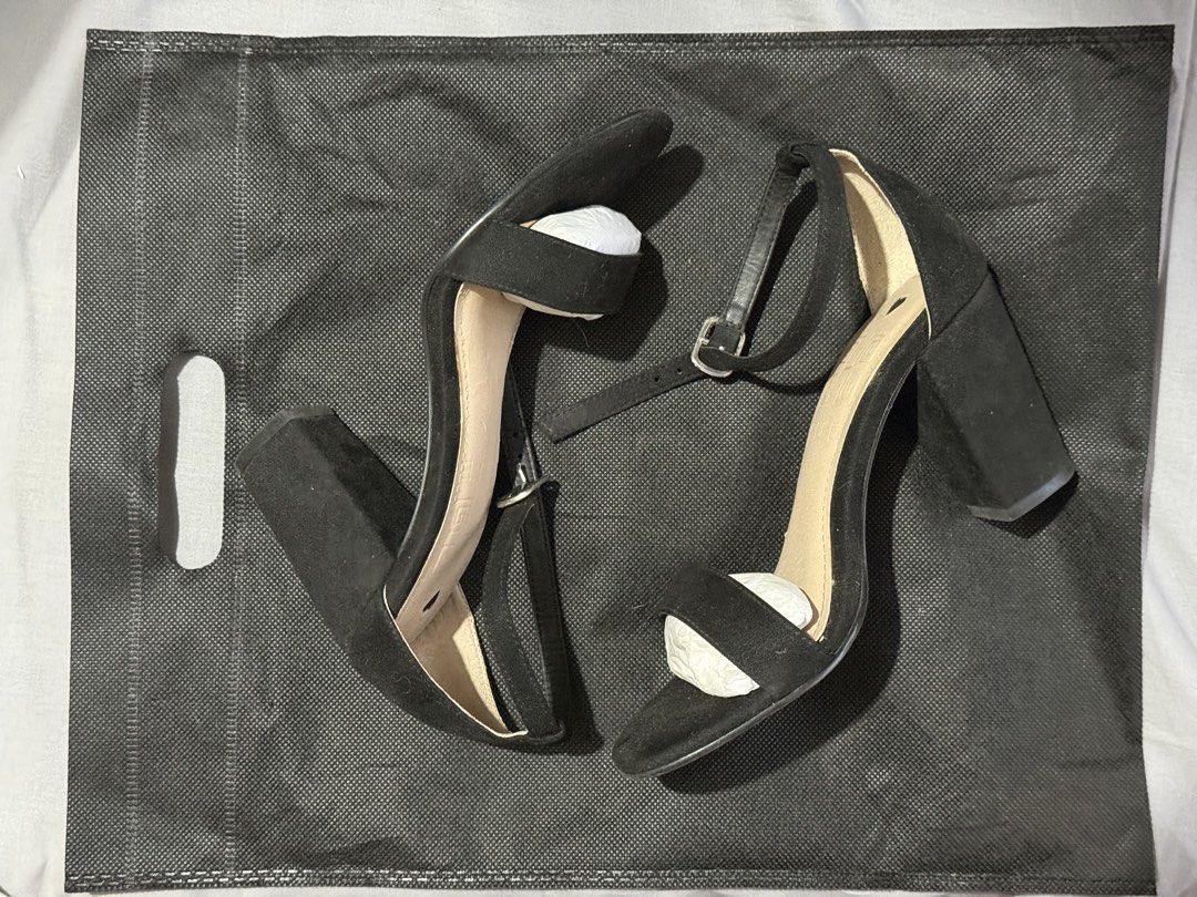 HUE Black Block Low Heel Sandals (Category: Heels) located in Quezon City. Submitted by ema02 (Listing ID 1434772700, Image 2). Description: Brand: HUE Heel Height: 2.5-3” .