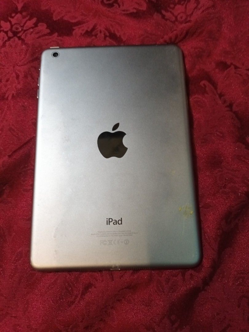 ipad mini 1 not working (Category: iPad) located in Makati City. Submitted by epic_prelovedmakati (Listing ID 1434628431, Image 3). Description: - iPad Mini 1 (Non-functional) - Silver color - Ideal for parts or repair **ICLOUD PASSWORD IS LOST**.