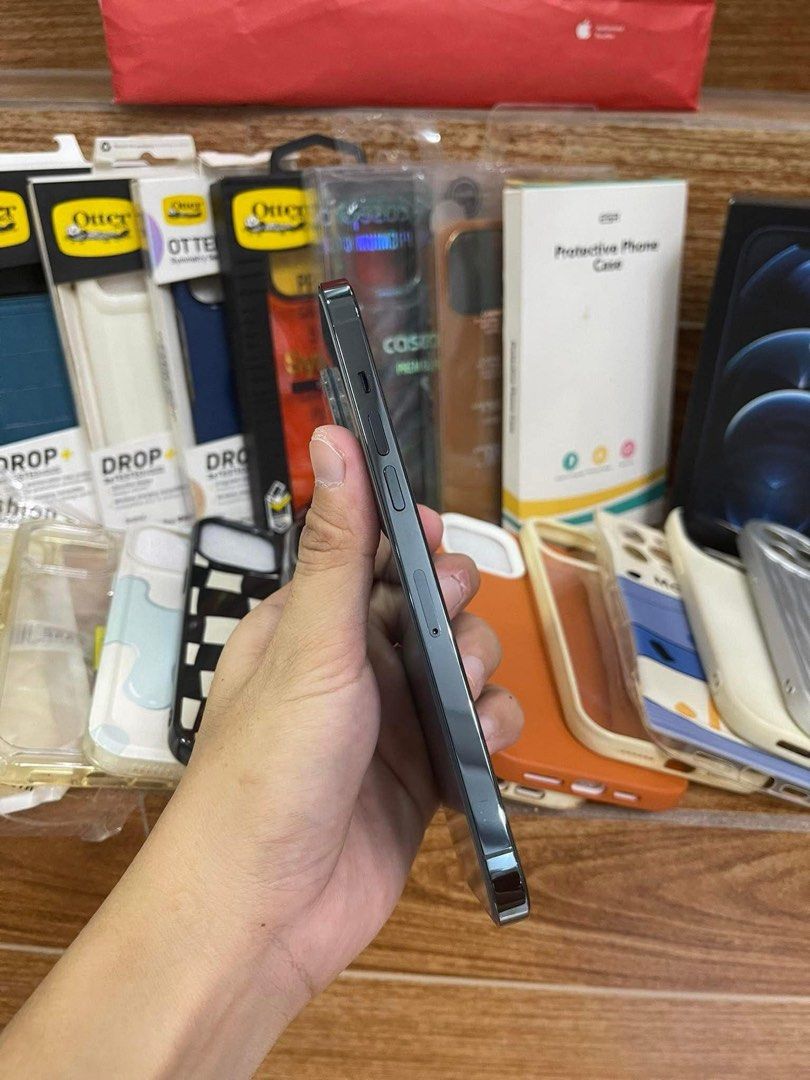Iphone 12 pro max 256gb (Category: iPhone 12 Series) located in Manila. Submitted by oddfire-c2eca3 (Listing ID 1434664646, Image 2). Description: Iphone 12 Pro Max 256gb Factory unlocked Truetone & Face ID working No icloud issue 68% batt health still in peak condition Issue: may basag sa lcd Test all you want Unli reset 🙂 Inclusion: original Box w/ same serial & lots of phone case 🤣 RFS - Need funds for school Price still negotiable.