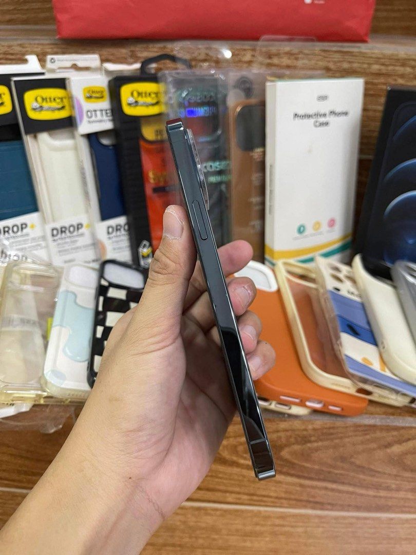 Iphone 12 pro max 256gb (Category: iPhone 12 Series) located in Manila. Submitted by oddfire-c2eca3 (Listing ID 1434664646, Image 3). Description: Iphone 12 Pro Max 256gb Factory unlocked Truetone & Face ID working No icloud issue 68% batt health still in peak condition Issue: may basag sa lcd Test all you want Unli reset 🙂 Inclusion: original Box w/ same serial & lots of phone case 🤣 RFS - Need funds for school Price still negotiable.