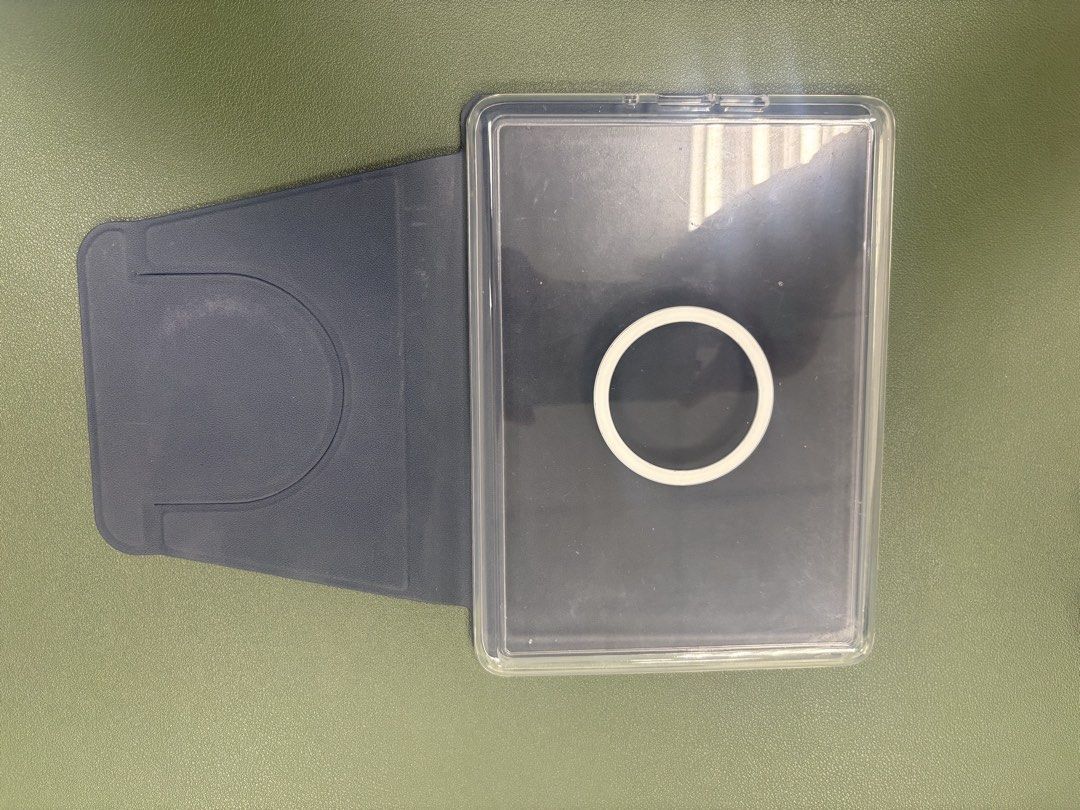 Kindle Paperwhite cases (bundle) (Category: Cases & Sleeves) located in Pasig City. Submitted by joacatarroja (Listing ID 1434652046, Image 3). Description: 300 for the bundle Selling kindle cases that I am not using.