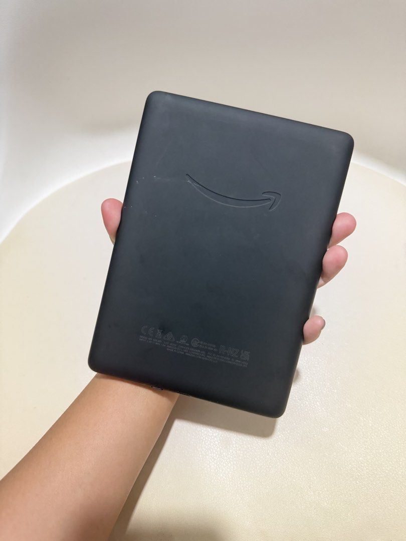 Kindle Paperwhite 11th Gen SE NO ADS (Category: E-Readers) located in Makati City. Submitted by raretiger.2c8cb7 (Listing ID 1434629969, Image 2). Description: - Kindle Paperwhite Signature Edition (11th Generation) - 32GB available storage - Includes a protective case - Wi-Fi enabled - Firmware: Kindle 5.19.2 - no ads! rfs: upgrading issue: no functional issue, just little cosmetic flaws like hairlike scratches shipping via lalamove/grab/jnt/lbc