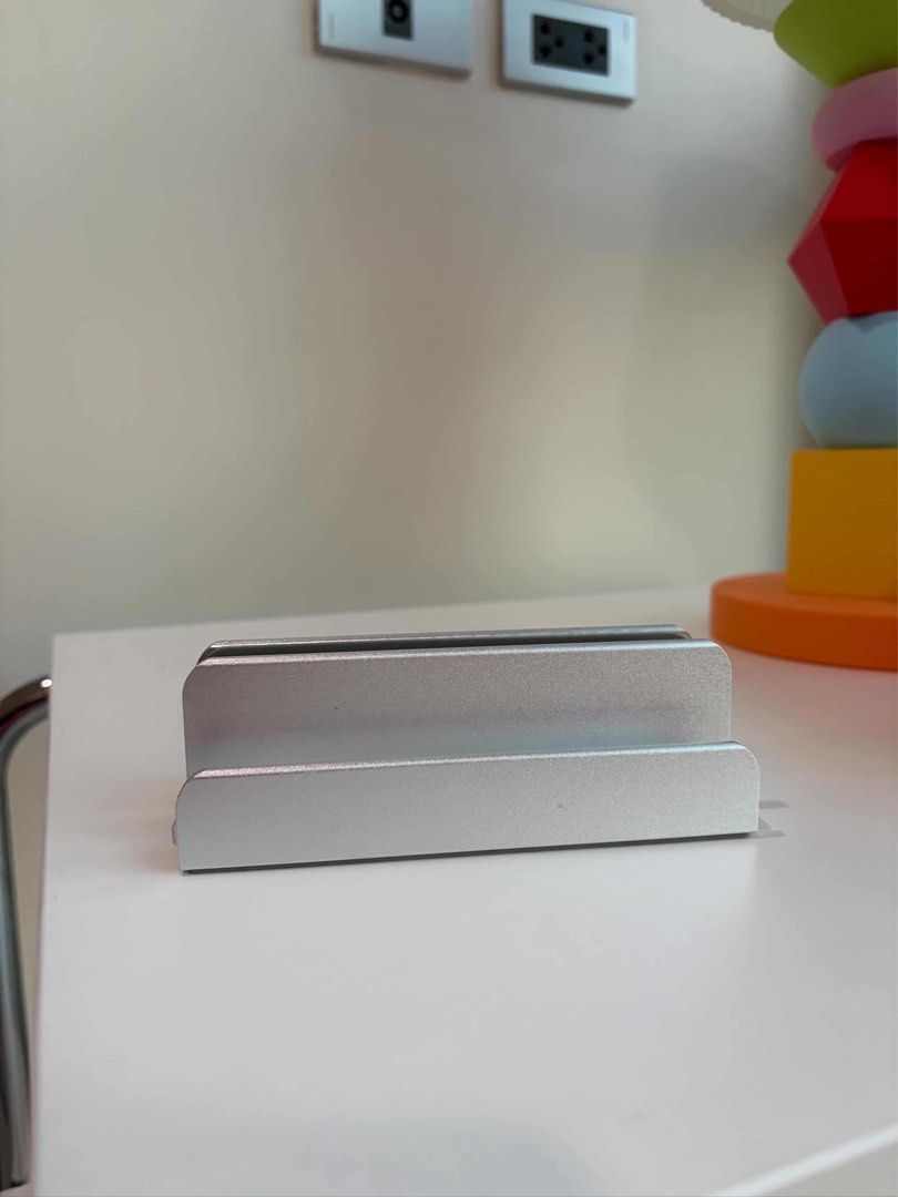 Laptop Mount (Category: Mounts & Holders) located in Manila. Submitted by rshaw_ (Listing ID 1434713670, Image 3). Description: - Laptop Mount - Modern and sleek design - Durable material - Space-saving - Comfortable viewing angle.