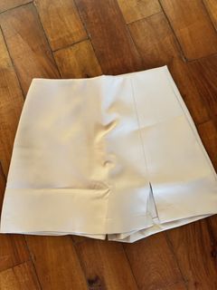 (Category: ) located in . Submitted by mondaymorningoutfit (Listing ID 1434608883, Image 1). Description: .