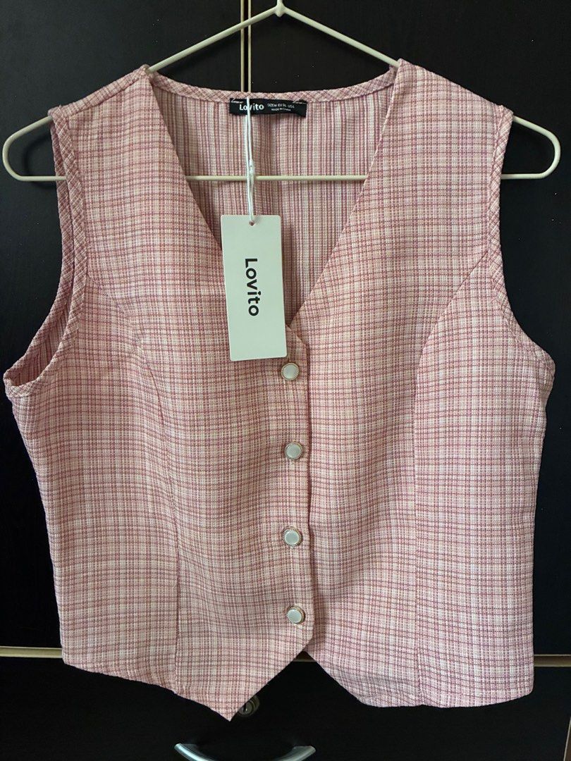 Lovito vest (Category: Sleeveless) located in San Fernando. Submitted by julieloops (Listing ID 1434621166, Image 1). Description: brandnew M on tag.