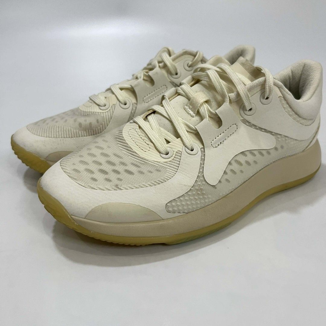 LULULEMON STRONGFEEL SNEAKERS (Category: Sneakers & Footwear) located in Bacolod City. Submitted by the.finest (Listing ID 1434794494, Image 3). Description: Lululemon Strongfeel White Sneakers Size US: 6.5 CM: 23.5 Condition: 9/10 has normal sign of use 2,500+shipping fee.