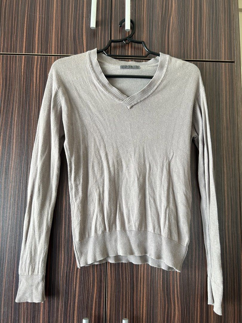 Maldita V-Neck Long Sleeves (Category: Tshirts & Polo Shirts ) located in Manila. Submitted by kate_thrift (Listing ID 1434683598, Image 1). Description: TAKE NOTE before purchasing: ✨Please manage your expectations; this is a pre-loved item✨ •The shipping fee will be shouldered by the buyer •Mode of Payment: GCash ONLY •Mode of transaction: Lalamove/J&T •Seller’s Location: Metro Manila Message me for your concerns! Happy Thrifting, loves! .