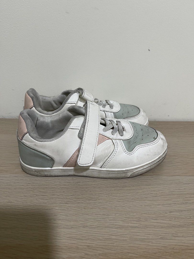 MMF Kids' Sneakers Size 31 (Category: Babies & Kids Fashion) located in Pasig City. Submitted by emeraldtruffle (Listing ID 1434787279, Image 1). Description: - MMF sneakers - Color: White, Gray, and Pink - Closure: Hook-and-loop strap and laces - Size: 31 - Suitable for everyday wear.
