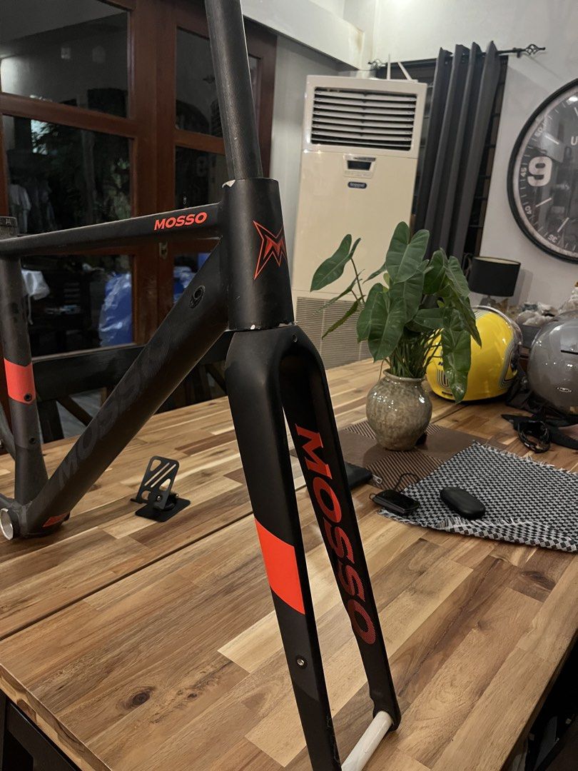 Mosso Capra Road Bike Frame (Category: Bicycles) located in Rizal. Submitted by cv_rysl (Listing ID 1434728930, Image 2). Description: Forsale: Mosso Capra Road Bike Frame Never been used but has been stocked for a long time now thus the minor paint chips on the bottom bracket. Meetup only. BGC or Pasig area .