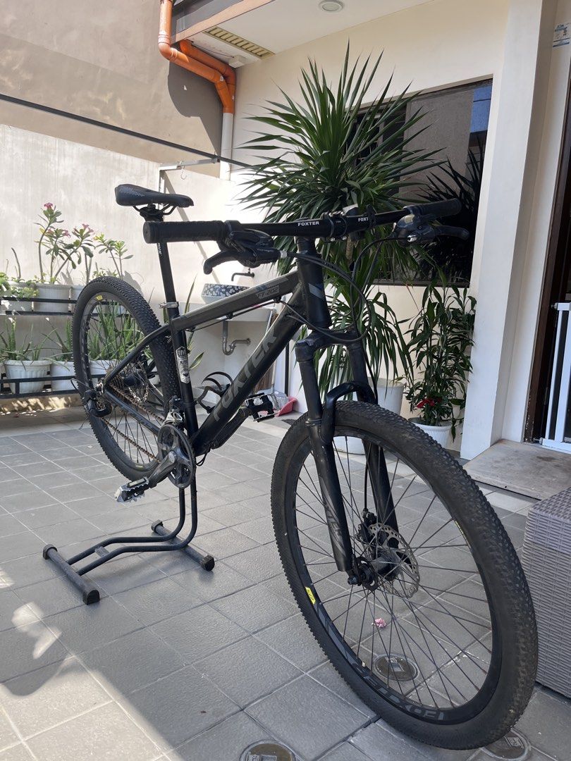 Mountain bike/MTB - Foxter Ft202 (Category: Bicycles) located in Calamba. Submitted by declutterrrrph (Listing ID 1434797408, Image 2). Description: NEGOTIABLE PM!! RFS: Quit cycling Size Medium 27.5 3x8 Setup Combo shifter Shimano Tourney FD, RD Qr Frame Aluminum alloy (Frame, Seatpost, Handlebar, 36H Double wall Rims) Issues: Needs Tune up/ Rust Freebies: 2 Large helmet - Generic 2 extra inner tubes Chain lube Multi-tool Extra aluminum bike scr