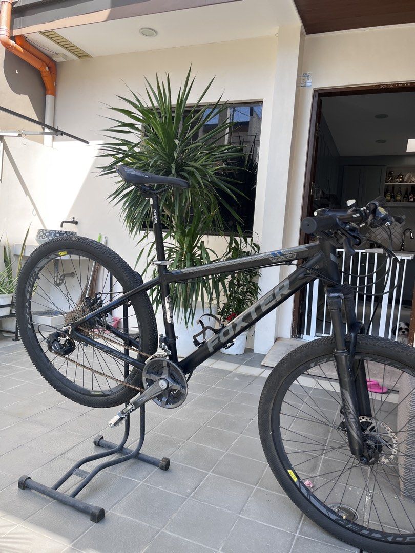Mountain bike/MTB - Foxter Ft202 (Category: Bicycles) located in Calamba. Submitted by declutterrrrph (Listing ID 1434797408, Image 1). Description: NEGOTIABLE PM!! RFS: Quit cycling Size Medium 27.5 3x8 Setup Combo shifter Shimano Tourney FD, RD Qr Frame Aluminum alloy (Frame, Seatpost, Handlebar, 36H Double wall Rims) Issues: Needs Tune up/ Rust Freebies: 2 Large helmet - Generic 2 extra inner tubes Chain lube Multi-tool Extra aluminum bike scr