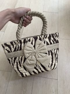 (Category: ) located in . Submitted by fabcollections (Listing ID 1434644350, Image 1). Description: .