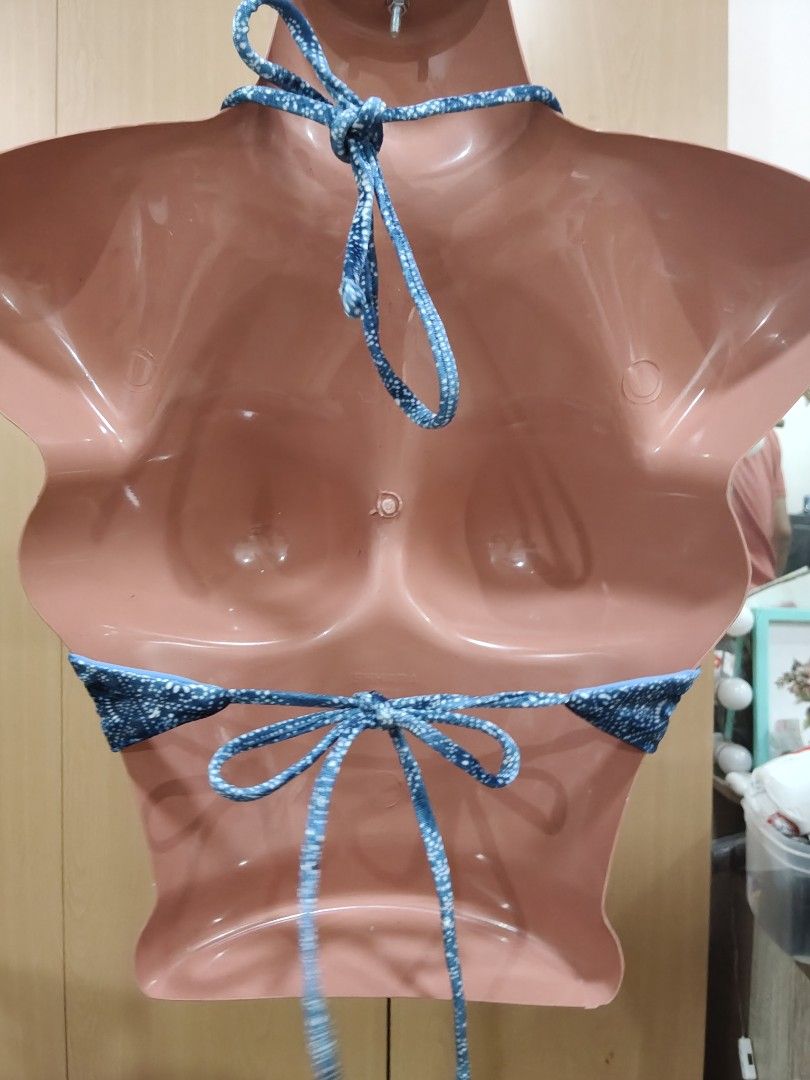 Jolyn Natori Hudson Bikini Top (Category: Bikinis & Swimsuits) located in Manila. Submitted by ajrswimwear (Listing ID 1434755722, Image 2). Description: - Natori blue bikini top - Halter neck design - Tie closure at the back - Size: M - Fabric: 100% polyester, 10% elastane - Fabric origin: Italy - Lining origin: Korea - Made in USA - Machine wash cold - Do not bleach or wash with velcro.