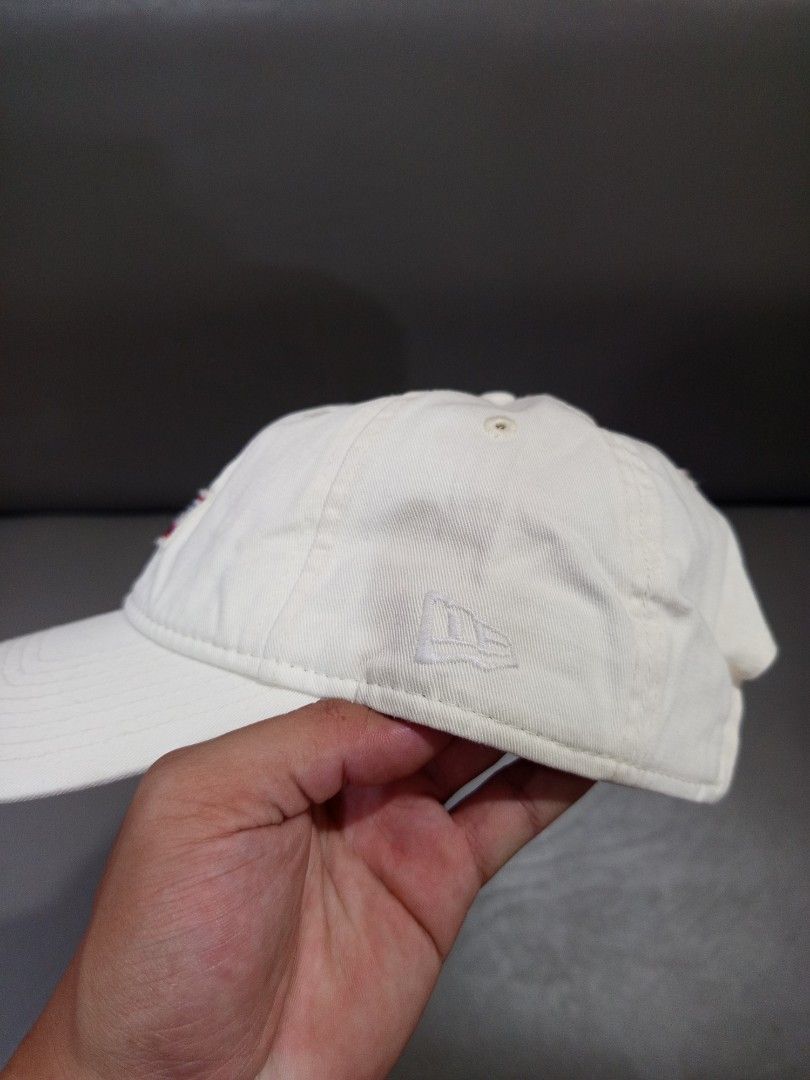 New Era 9FORTY Cap (Category: Caps & Hats) located in Davao. Submitted by vaness041421 (Listing ID 1434804649, Image 3). Description: - Cream-colored New Era 9FORTY cap - Features the classic New Era logo - Curved brim design - Adjustable strap for a perfect fit - Made from a comfortable, cotton-like material - 9FORTY interior branding visible.
