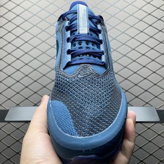 (Category: ) located in . Submitted by outlet.sneaker.shop (Listing ID 1434610221, Image 1). Description: .
