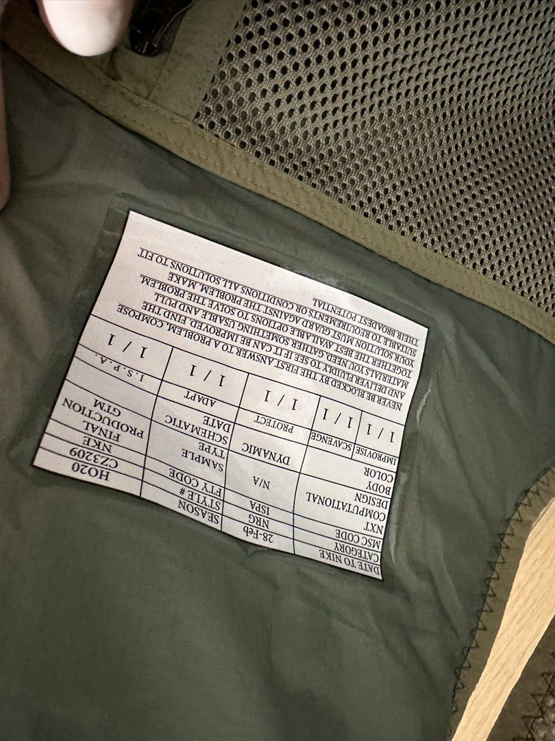Nike NRG ISPA Utility Vest （分類：背心）位於 Hong Kong。 由 alexxxx99 提交（商品編號 1434714519，圖片 4）。簡介： Nike NRG ISPA Utility Vest -衫長：22吋，胸44吋。
