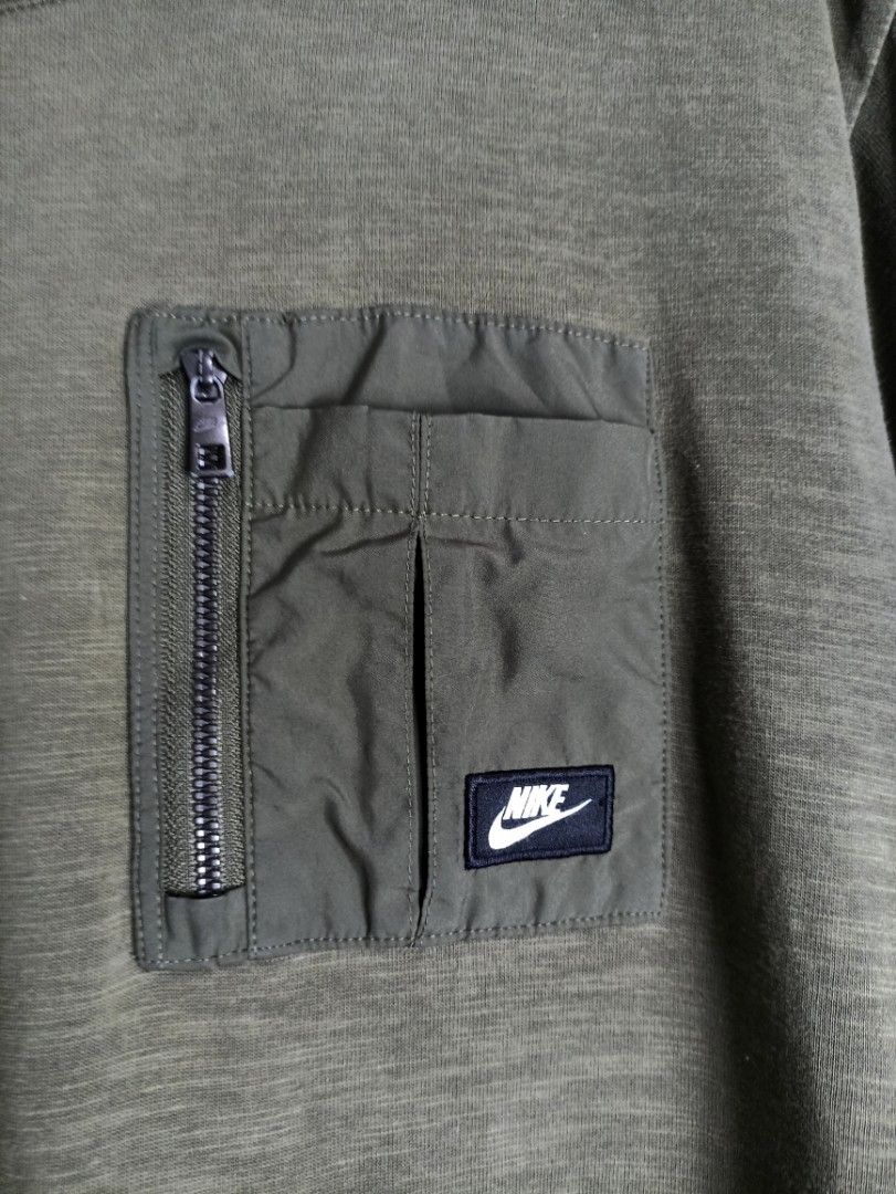 Nike Pocket Tee XL Olive Green (Category: Tshirts & Polo Shirts ) located in Marawi City. Submitted by abdullah0692139 (Listing ID 1434784874, Image 3). Description: - Nike olive green T-shirt - Features a chest pocket with Nike logo - Size: XL -W23 L30 color 9.5/10 exellent comdi.
