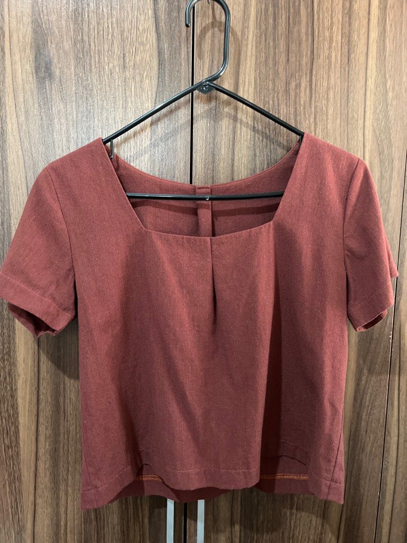 Nikocia Linen Square Top in Reddish Brown (Large) (Category: Blouses) located in Angeles City. Submitted by mdxnix (Listing ID 1434611932, Image 2). Description: - Size: Large as per label (refer to the size chart) - Altered as seen in photos to fit me - Condition: 7/10 - RFS: doesn’t look good in my body type 📍Angeles City, Pampanga Please manage your expectations. This is a used clothing item. - The color of the item may vary slightly due to p