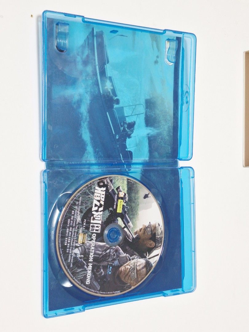 Operation Mekong Blu-ray Disc （分類：音樂與媒體 - CD 及 DVD）位於 Hong Kong。 由 kcw13e95821 提交（商品編號 1434758855，圖片 2）。簡介： Blu-ray disc of the movie湄公河行動 "Operation Mekong". 彭于晏主演 The disc is in its original case. The case features the movie title and images of the actors. The disc itself also has the movie title printed on it.。