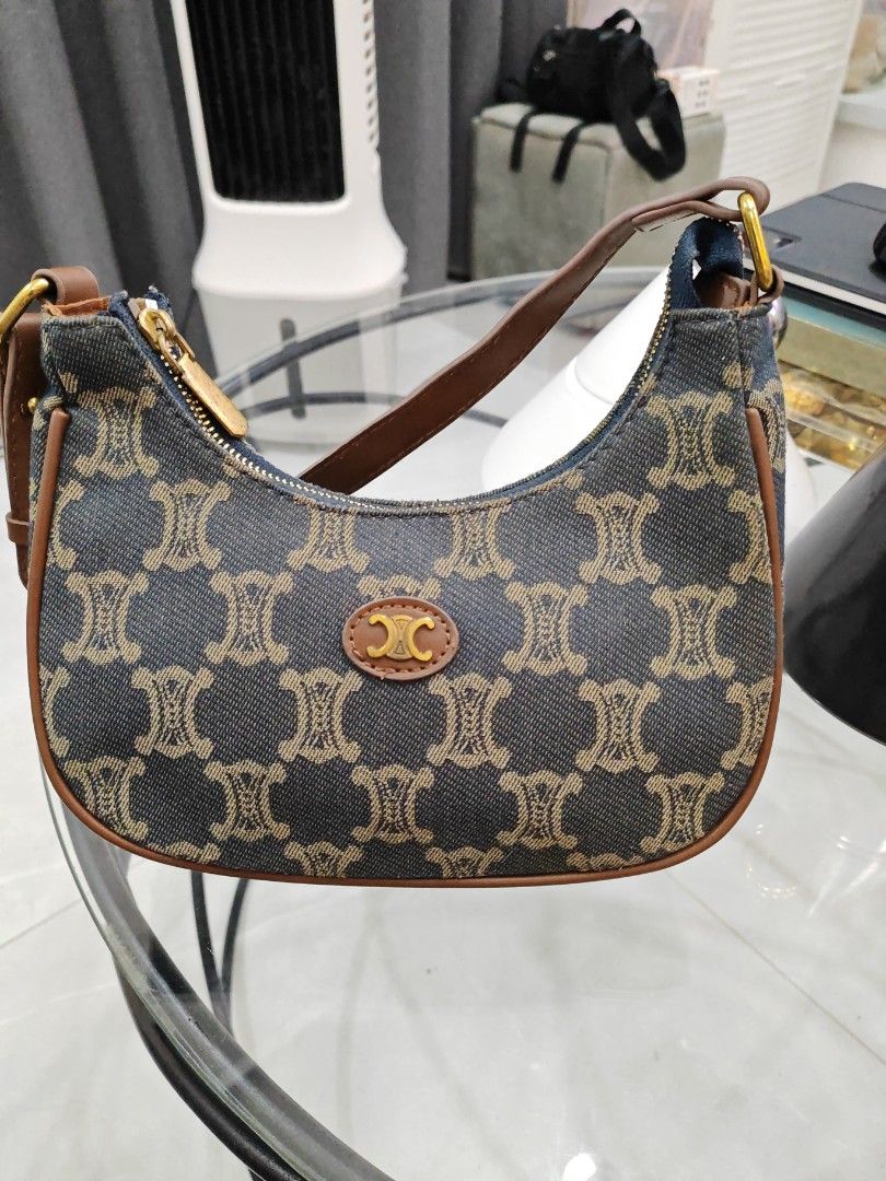 Preloved Celine-Style Hobo Bag (Category: Luxury Bags & Wallets) located in Caloocan City. Submitted by det123123 (Listing ID 1434733559, Image 2). Description: • Good condition, not overused • Classic monogram design • Zipper closure, smooth and working • Sturdy shoulder strap • Clean interior 💼 Perfect for everyday use 📍 Delivery via J&T.