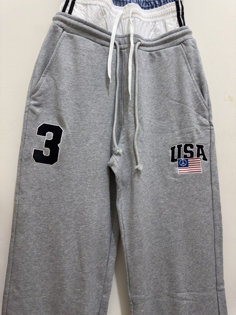 由 kk752211 (刊登 ID 1434639218，圖片 2) 提交，位於 台北市 (Taipei) 的 PROJECT G/R sweatpants 假三層棉褲 長褲 運動褲 PROTOCOL INDEX (類別：運動、休閒褲)，說明：尺寸1 第一層腰寬33-49 第二層37-46 褲子本體腰寬42-52 總褲長（包含上面兩層）115.5 褲子本體褲長（不包含上面兩層）105.5 大腿寬35 褲口寬26 請勿直接下標，先詢問，95%，日本購入正品，出清。