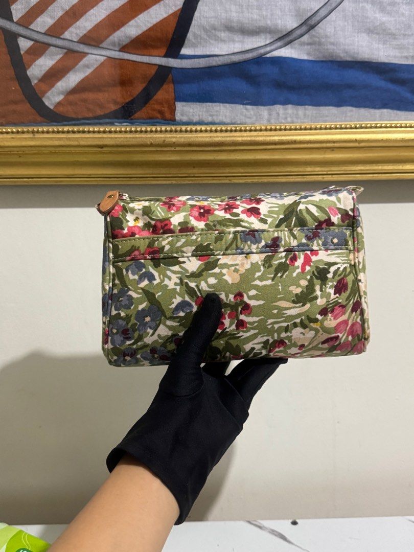 Ralph lauren toiletries (Category: Purses & Pouches) located in Rizal. Submitted by houseofbell (Listing ID 1434798926, Image 2). Description: Excellent condition No flaws Dimension 8.5x 7 inches .