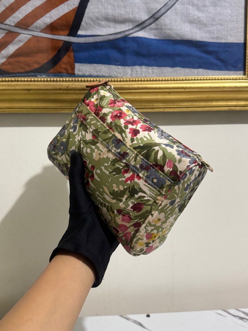 Ralph lauren toiletries (Category: Purses & Pouches) located in Rizal. Submitted by houseofbell (Listing ID 1434798926, Image 3). Description: Excellent condition No flaws Dimension 8.5x 7 inches .