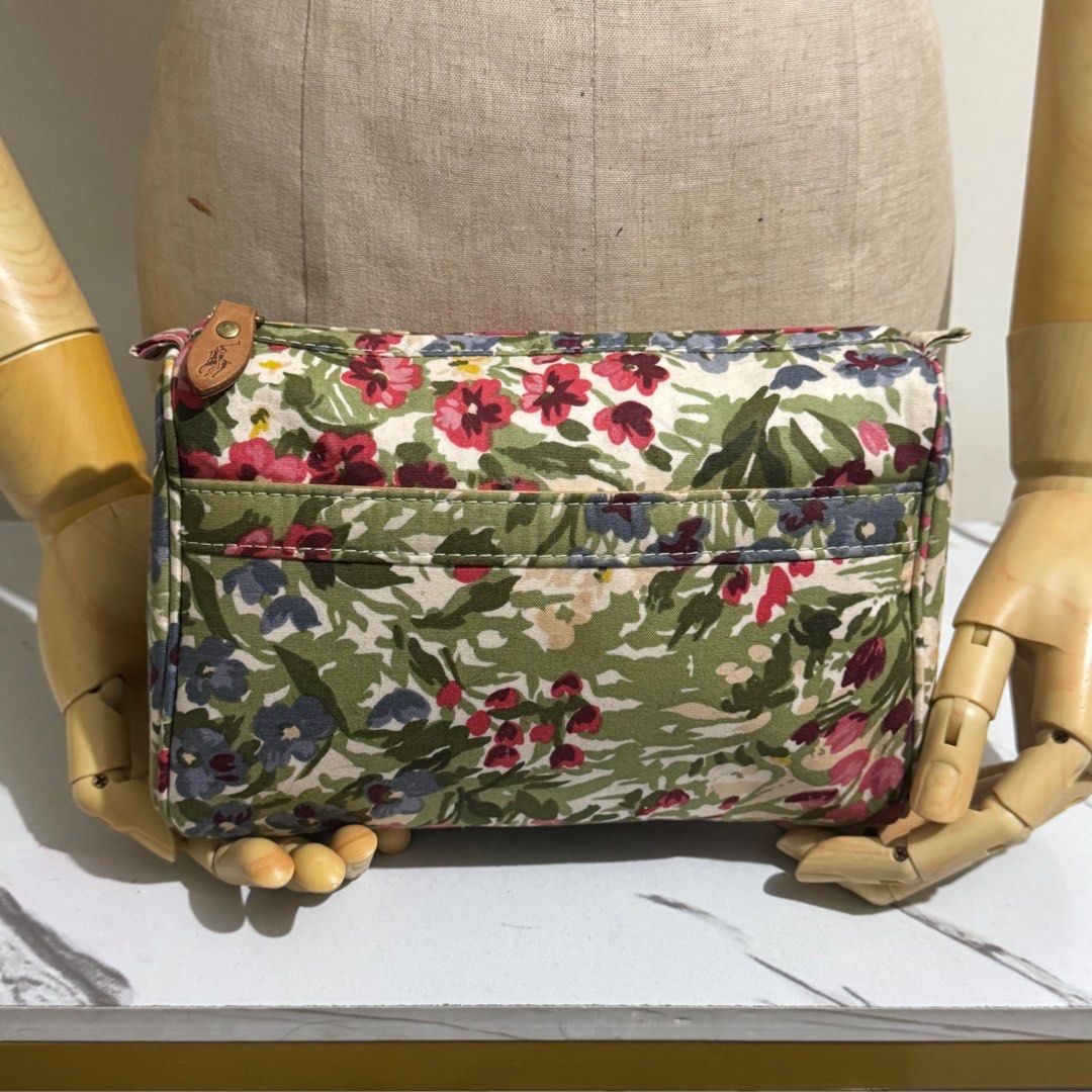 Ralph lauren toiletries (Category: Purses & Pouches) located in Rizal. Submitted by houseofbell (Listing ID 1434798926, Image 1). Description: Excellent condition No flaws Dimension 8.5x 7 inches .