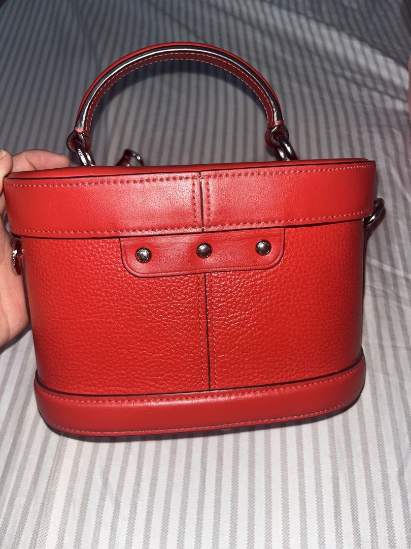 Red Coach Vanity Bag ✨ (Category: Luxury Bags & Wallets) located in Taguig. Submitted by joaannna (Listing ID 1434762998, Image 3). Description: 💼 Brand: Coach 🎨 Color: Red 💰 Price: ₱4,300 📌 Details: Hindi nagagamit (like new condition) Walang flaws, very well kept Clean inside and out Perfect for everyday use or pang-occasion 📍 Location: Taguig 🚚 Meet-up or delivery (buyer shoulders fee) PM me if interested! 🙂.