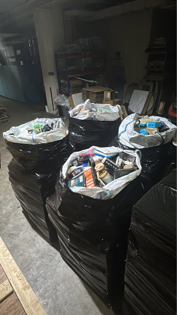 Return Amazon Pallets (Category: Looking For) located in Singapore. Submitted by auriongadg46665 (Listing ID 1434739142, Image 5). Description: Return Amazon Pallets! Moving out, lease ending. * $3,000 per pallet (negotiable) * Take all → $2,500 each.