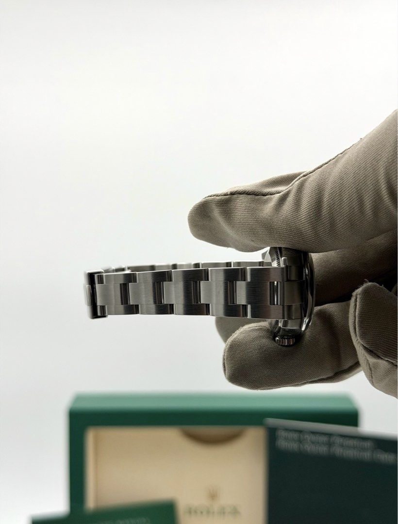 Rolex Oyster Perpetual 26mm Silver Dial 2008 (Category: Luxury Watches) located in Manila. Submitted by timelesseleganceph (Listing ID 1434718208, Image 3). Description: Rolex Oyster Perpetual 26mm Silver Dial 2008 Reference 176200 Size 26mm Dated Circa 2008 Series Comes with Watch & Box.