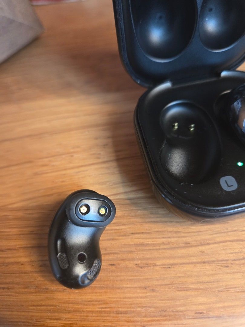 Samsung Galaxy Buds Live - Black439501794784716802