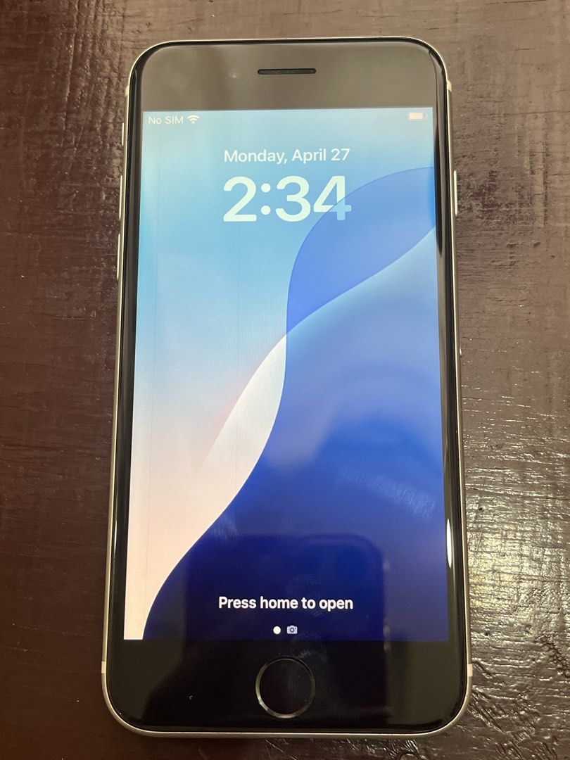 Second hand IPhone SE 2020 (Category: iPhone SE Series) located in Manila. Submitted by eluraeu (Listing ID 1434669469, Image 3). Description: - 64GB Iphone SE 2020 - Well used but has good condition (2021-2025) - Has been updated to IOS 26 - Battery health is significantly degraded (73%) ; but is replaceable (at buyer’s expense) - Will be factory reseted by seller once sold - Has no tempered glass or any other accessories ‼️ Price negotiations m
